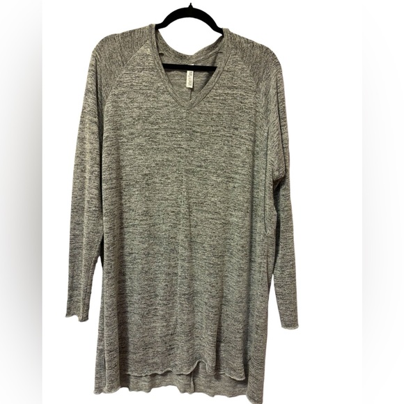 Latched Mama, Long Sleeved Lightweight Nursing Tunic - Picture 1 of 3